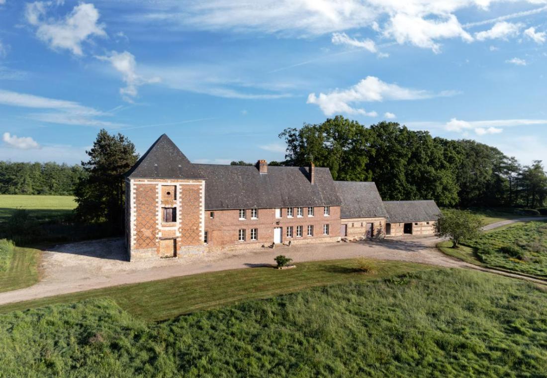 En Seine-Maritime, dans le Pays de Caux, une ancienne ferme formant un clos-masure - photo  n°2